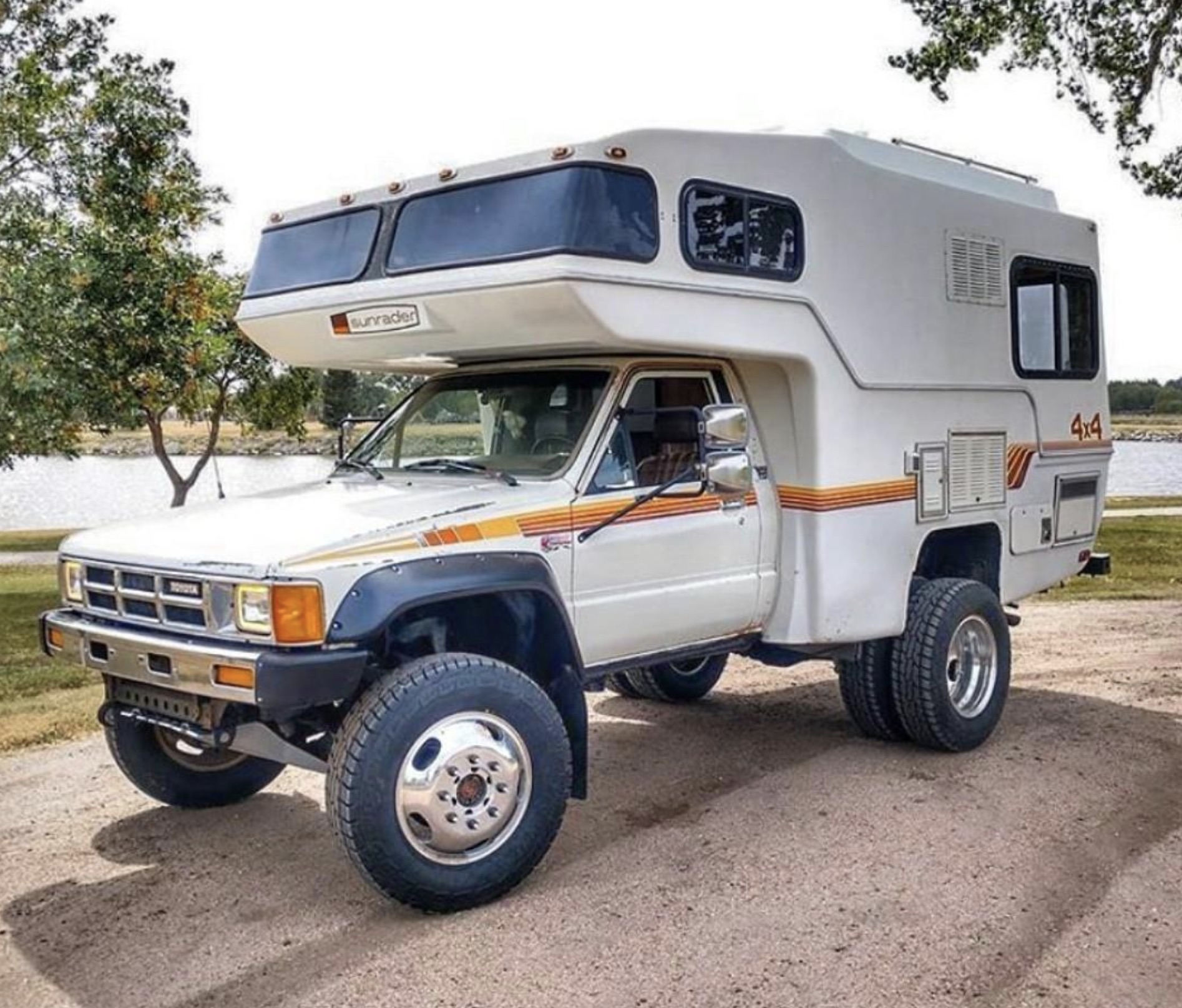 Toyota Hilux Camper 